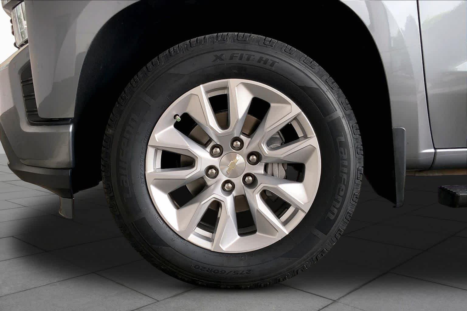 Used 2021 Satin Steel Metallic Chevrolet Custom image 11