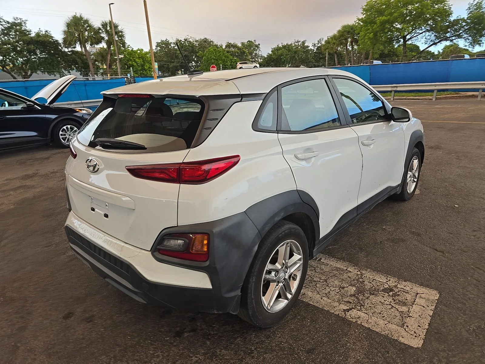 Used 2021 White Hyundai SE image 6