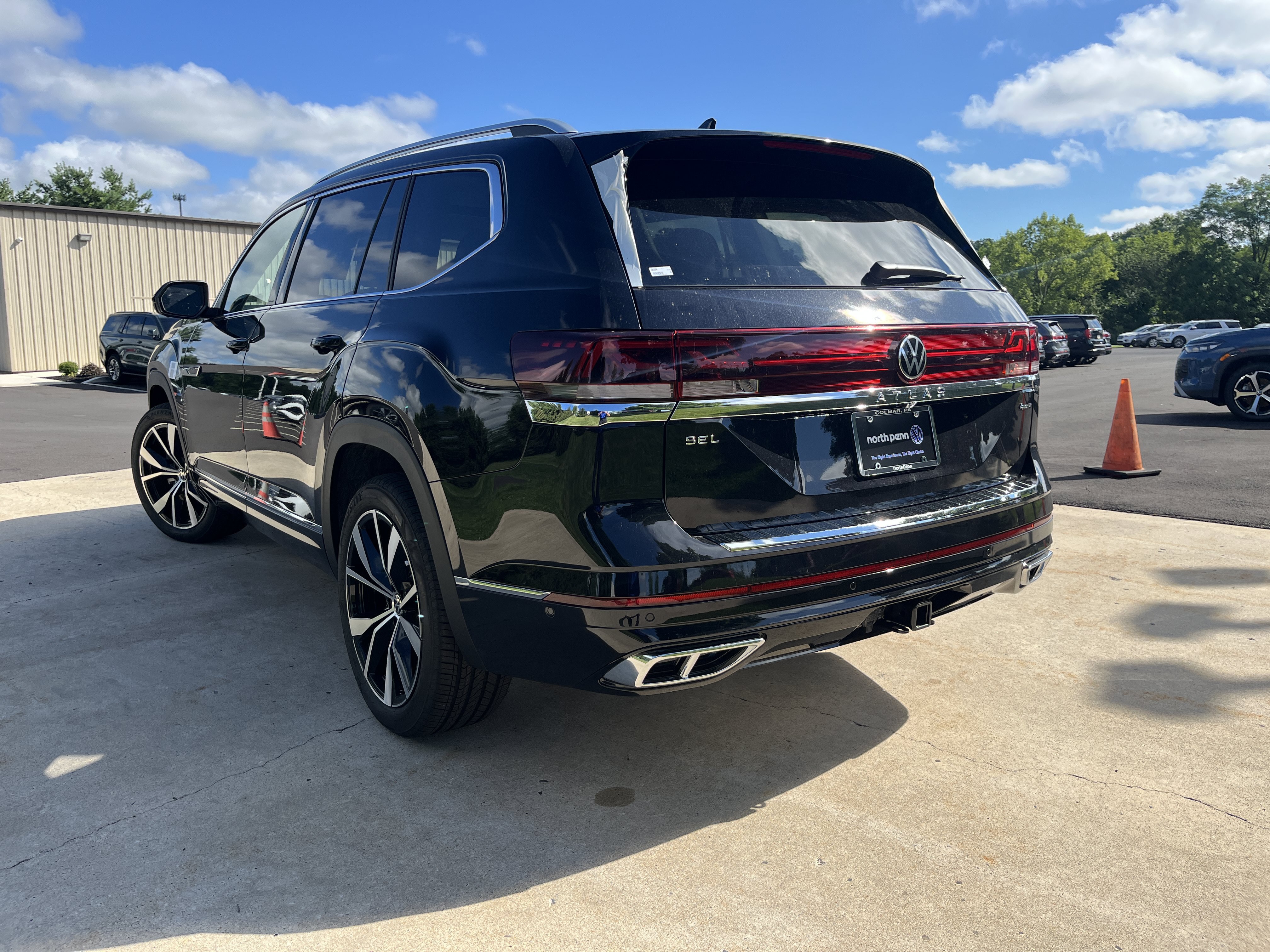 New 2026 Deep Black Pearl Volkswagen 2.0T SEL Premium R-Line image 11