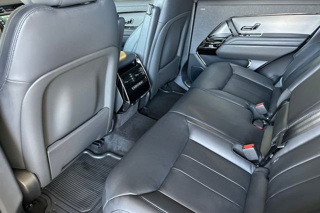 New 2026 Santorini Black Land Rover Dynamic SE image 11