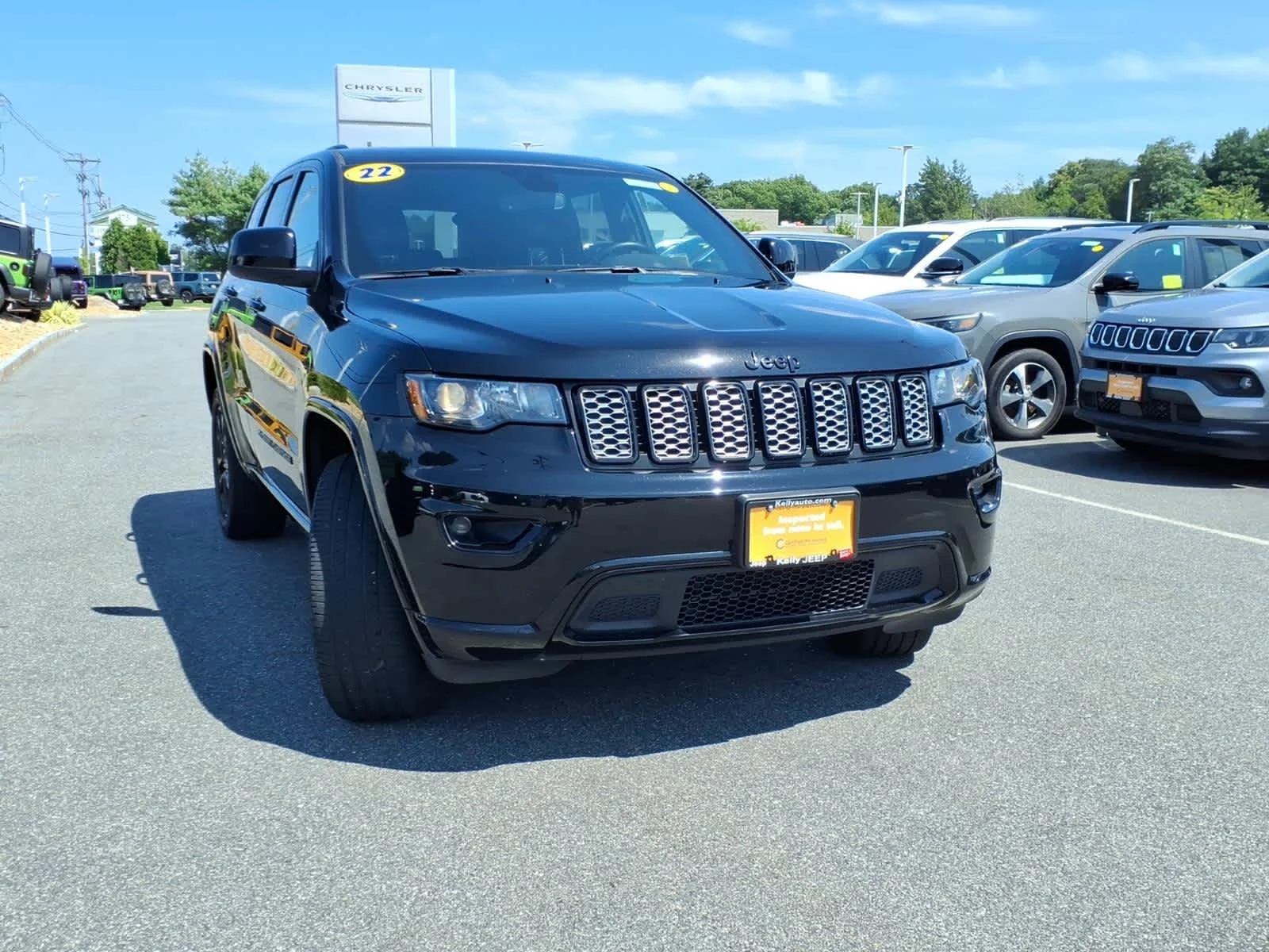 Certified Used 2022 Diamond Black Crystal P/C Jeep Laredo X image 4
