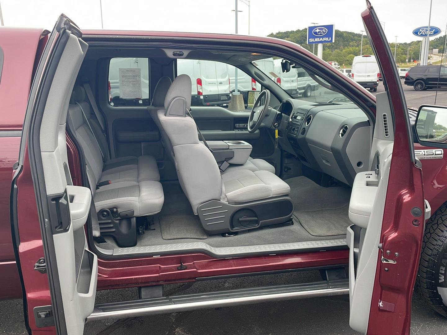 Used 2006  Ford  image 22