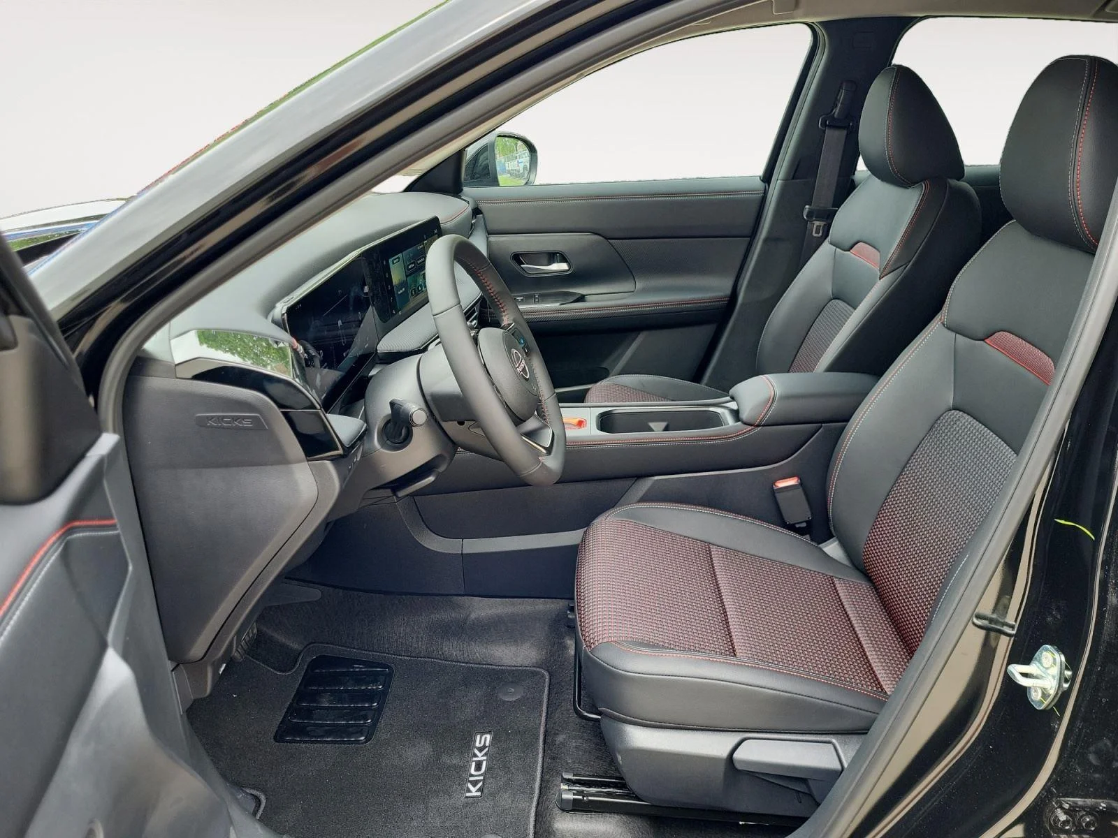 2025 Nissan Kicks SR - Photo 11