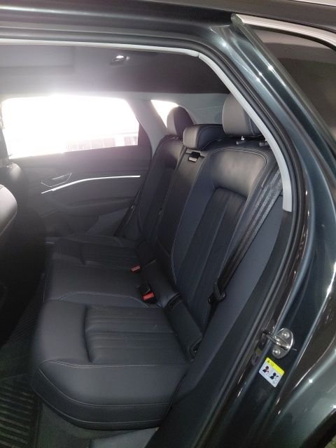 Used 2024  Audi Premium Plus image 6
