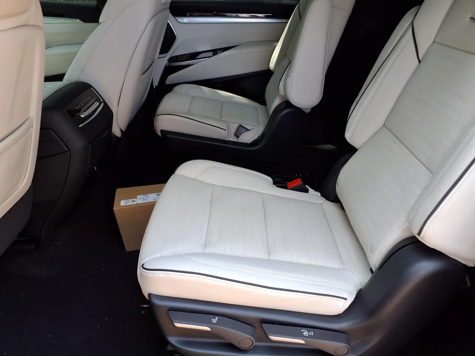 2026 Cadillac Escalade ESV Sport - Photo 16