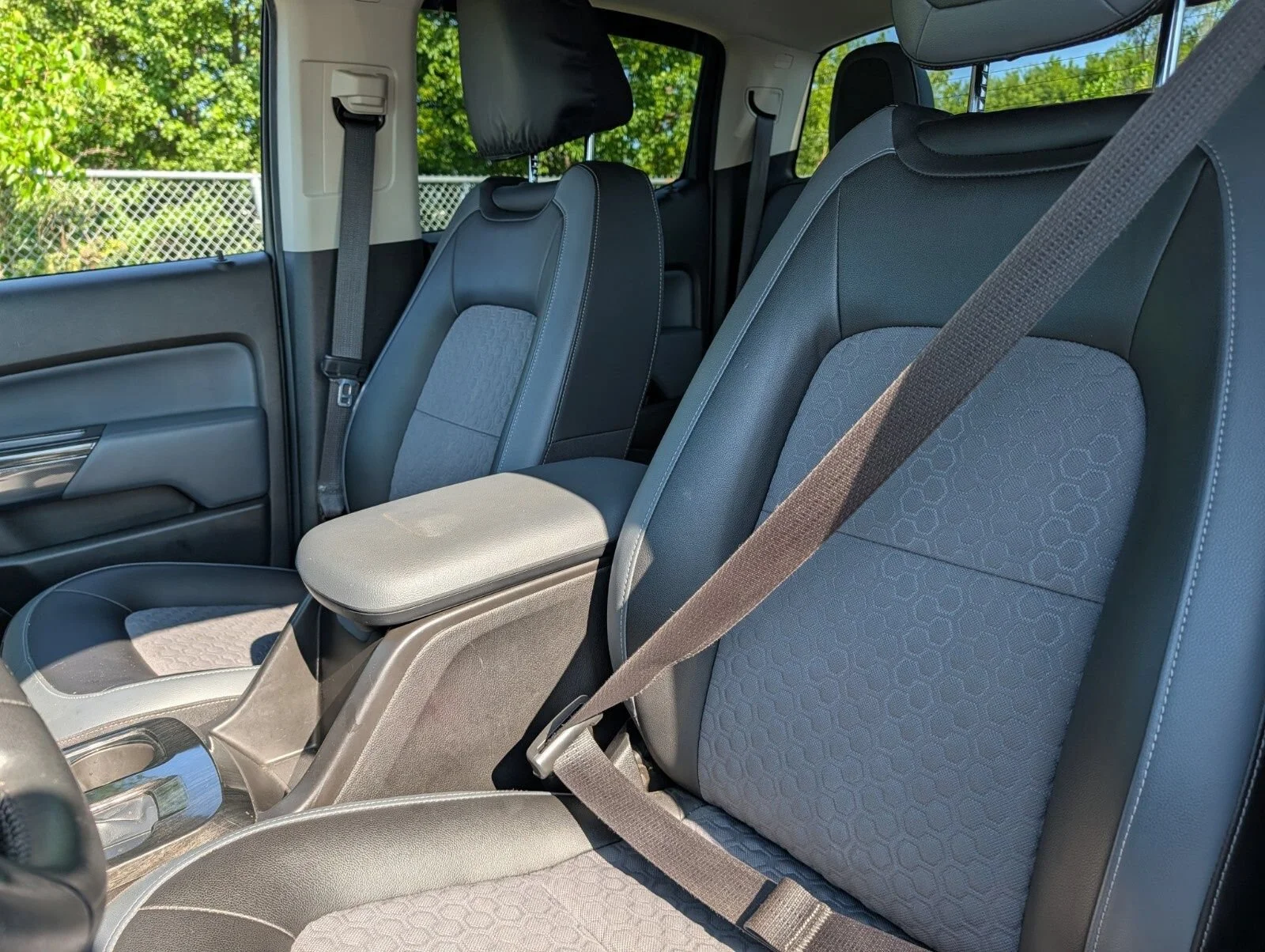 Used 2015 CYBER GRAY METALLIC Chevrolet 4WD Z71 image 21