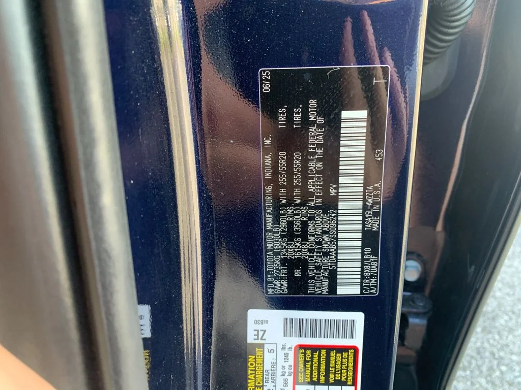 Used 2025  Toyota Platinum image 37
