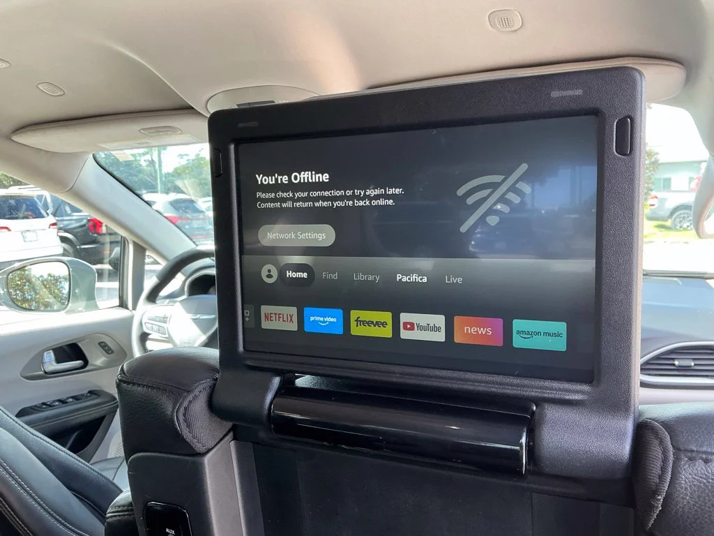 Used 2022 White Chrysler Touring L image 19