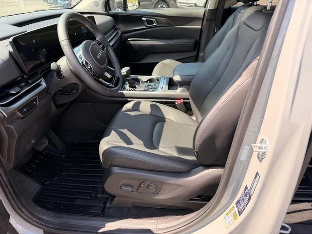 Used 2025 White Kia SX image 8