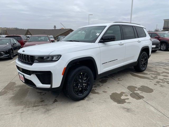 2026 Jeep Grand Cherokee L Laredo Altitude