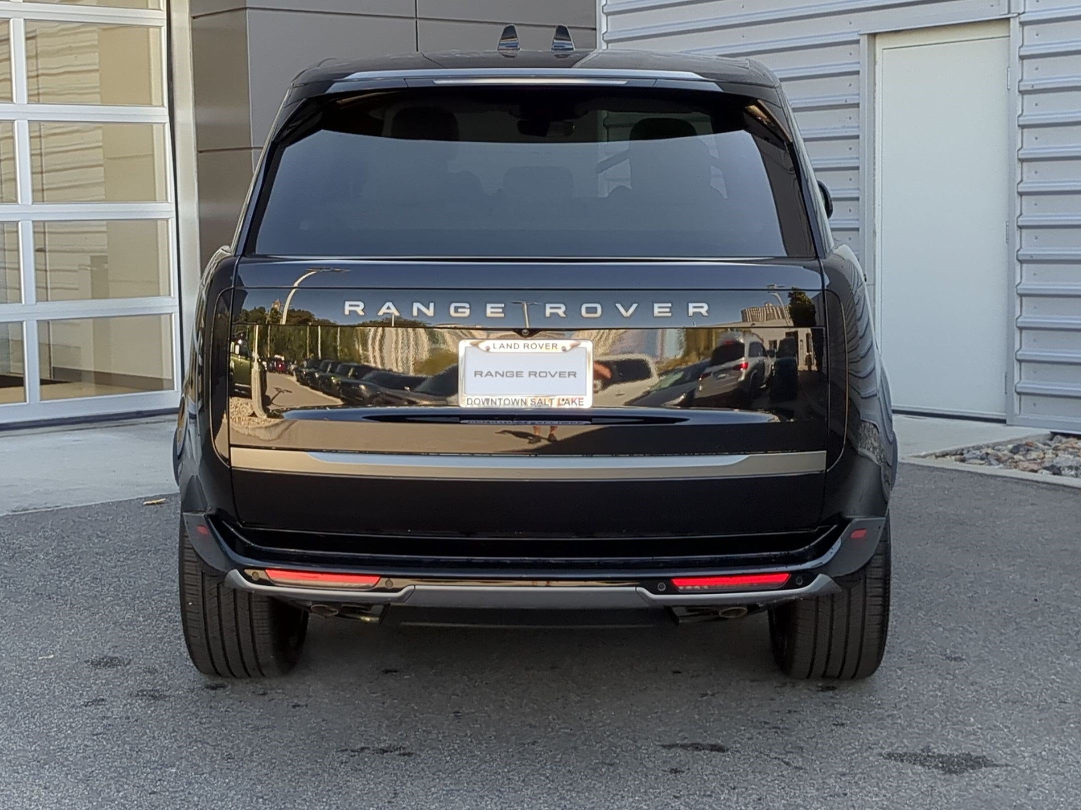 New 2026 Santorini Black Land Rover P530 SE LWB 7 Seat image 7