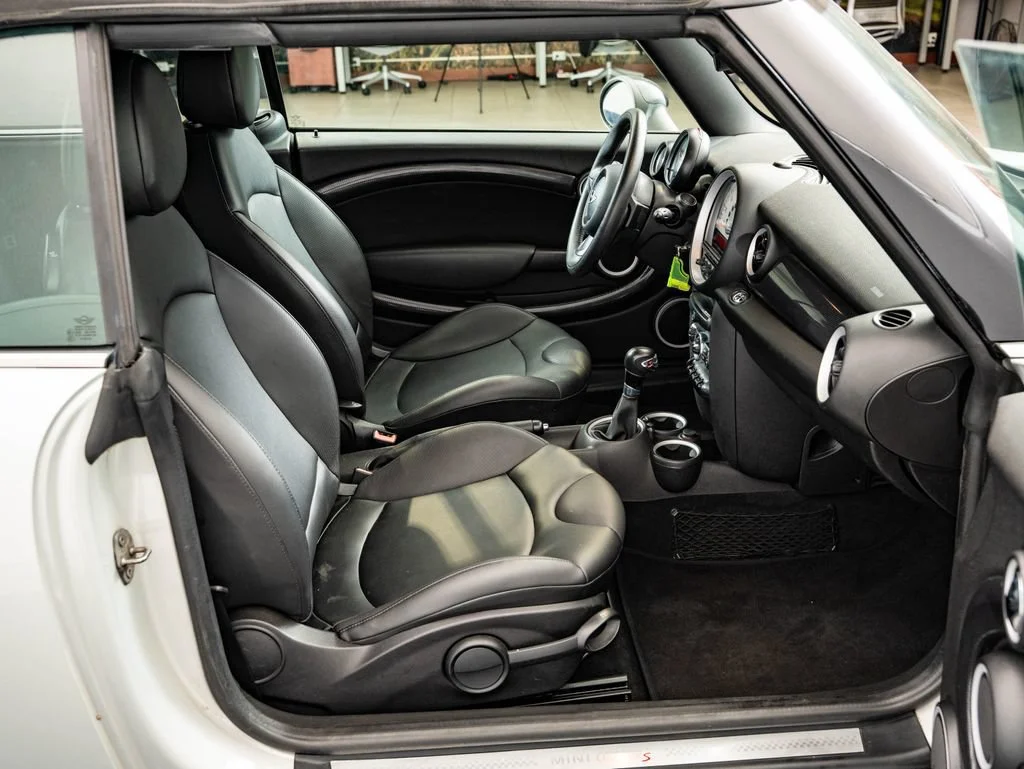 Used 2014 White Silver MINI  image 21
