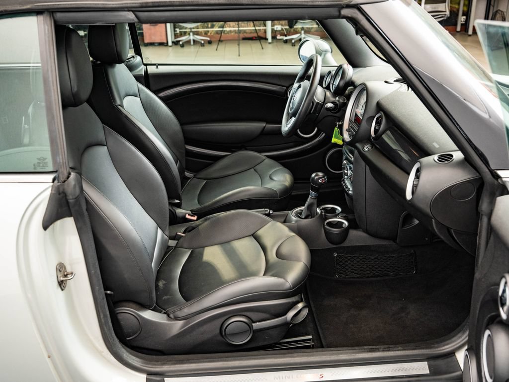 Used 2014 White Silver MINI  image 21