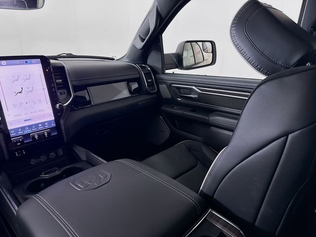New 2026 Diamond Black Crystal Pearl-Coat Exterior Paint RAM Laramie image 24