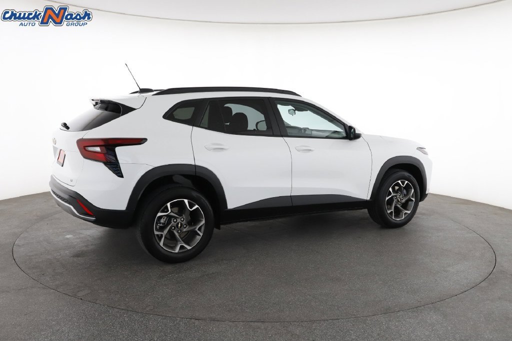 2025 Chevrolet Trax LT - Photo 13