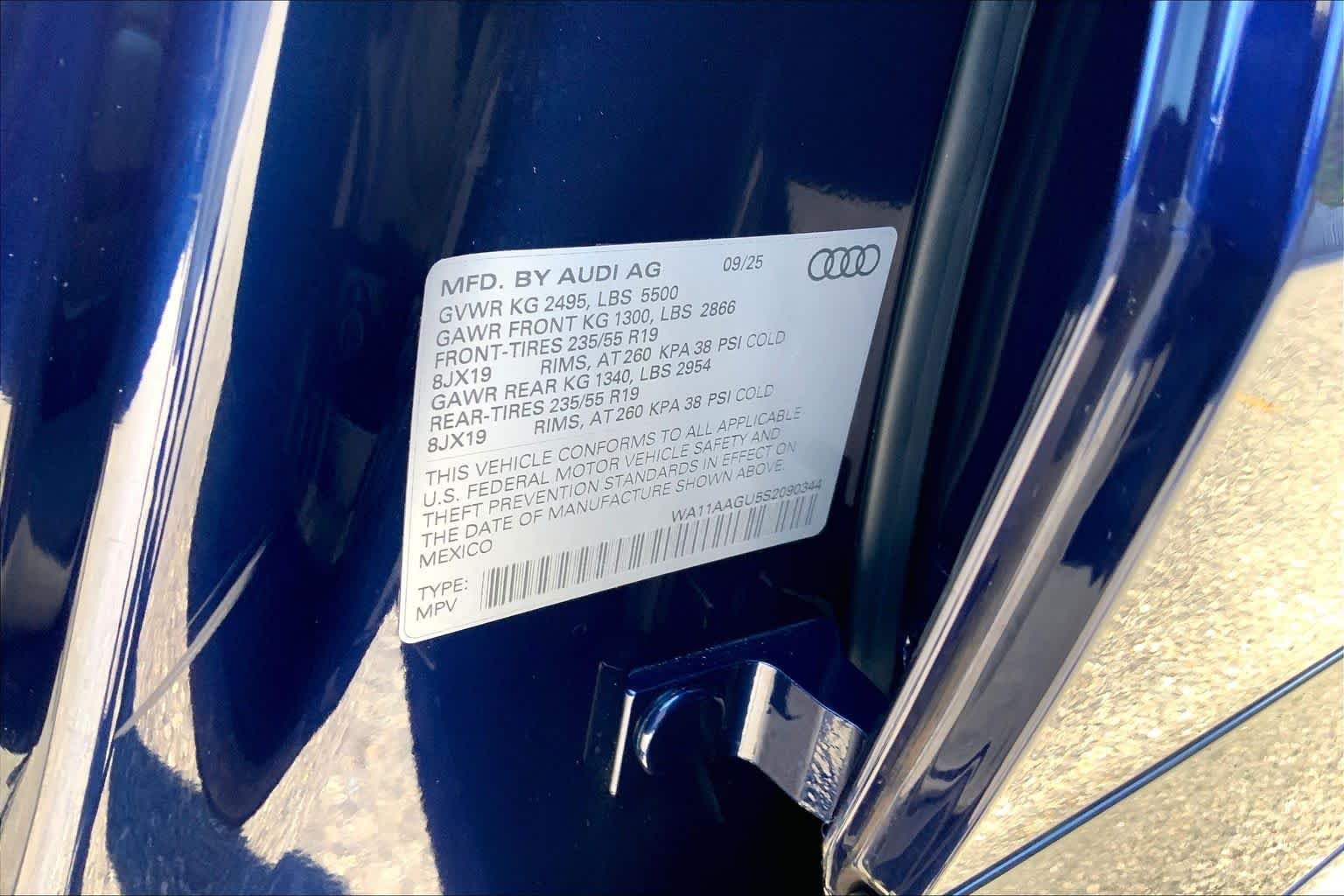 Used 2025 Navarra Blue Metallic Audi Premium image 34