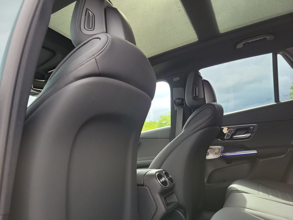 New 2027 Verde Silver Metallic Mercedes-Benz GLC 300 image 11