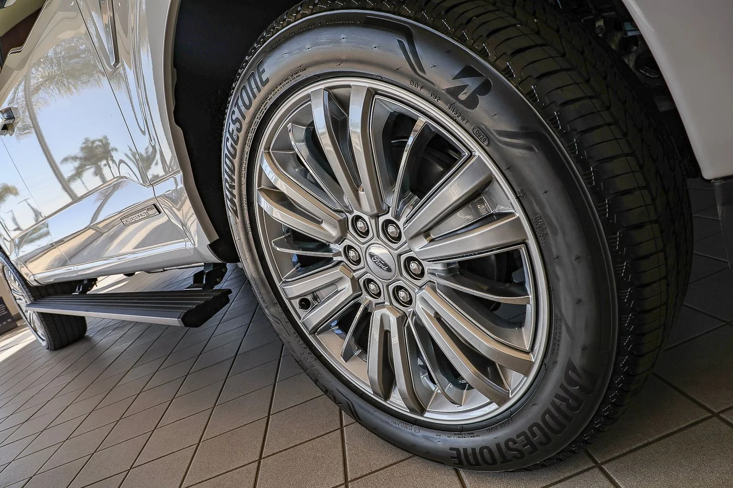 New 2026 Star White Metallic Tri-Coat Ford Platinum® image 2
