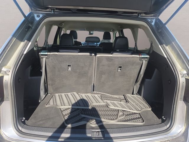 Used 2022 Platinum Gray Metallic Volkswagen 3.6L V6 SE w/Technology image 31