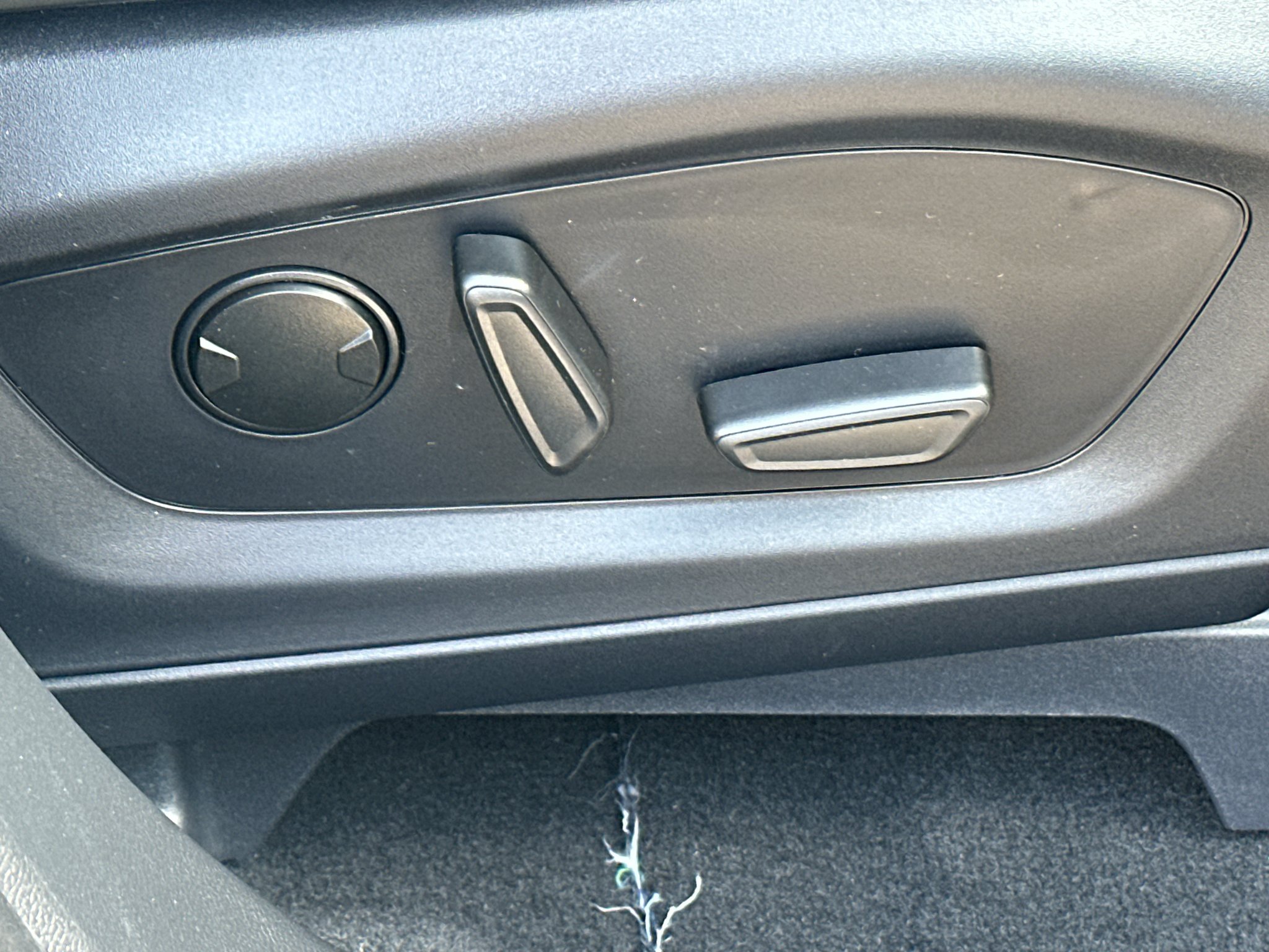 New 2027 Avalanche Gray Ford Active image 31