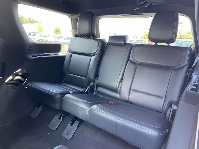 New 2027 Gray Ford Platinum image 9