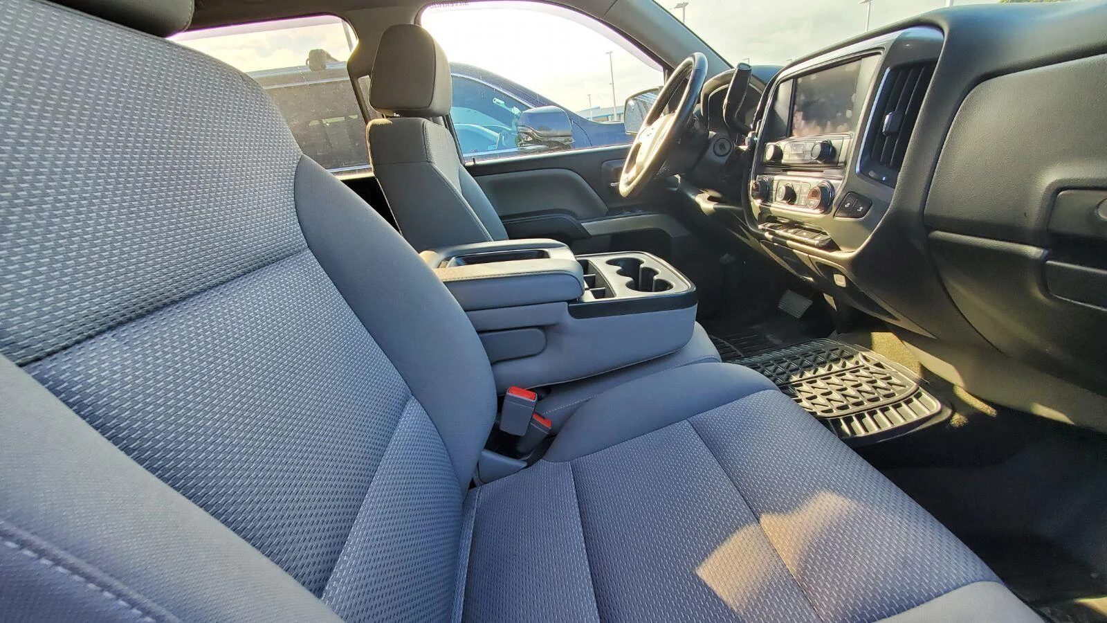 Used 2018 SILVER ICE METALLIC Chevrolet LT image 4