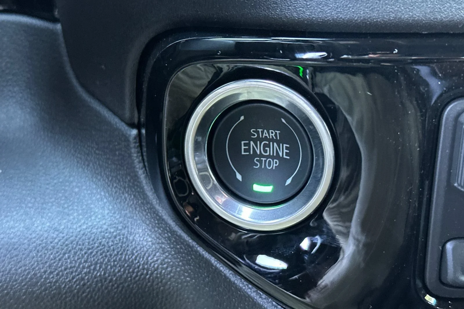 New 2026 Summit White Chevrolet LT (2FL) image 22