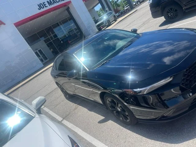 Used 2025  Honda SE image 6