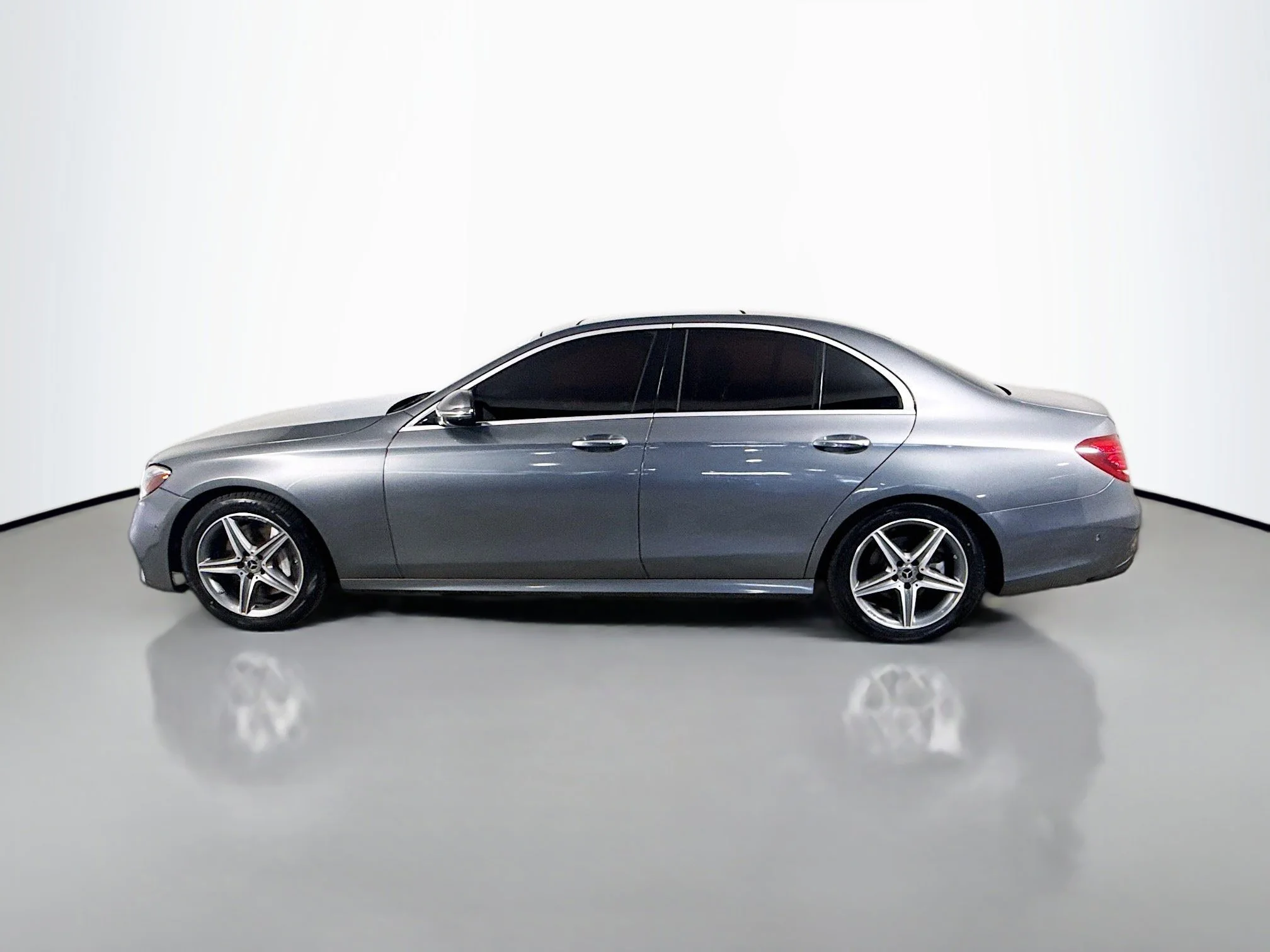 Used 2018 Selenite Gray Metallic Mercedes-Benz E 300 image 4