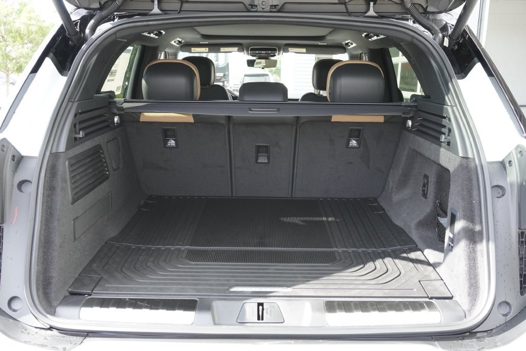 New 2026 Fuji White LAND ROVER Dynamic SE image 31
