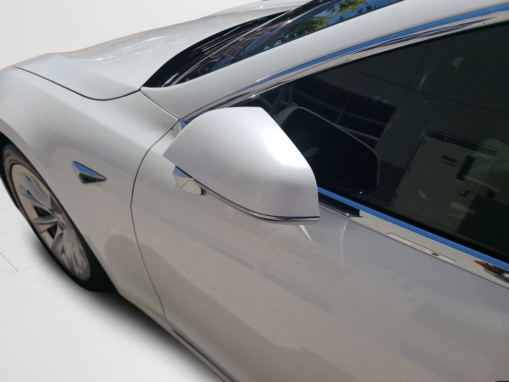 Used 2019  Tesla Performance image 25