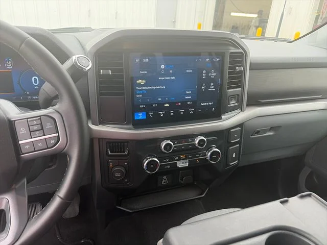 Used 2025 Black Ford XLT image 17