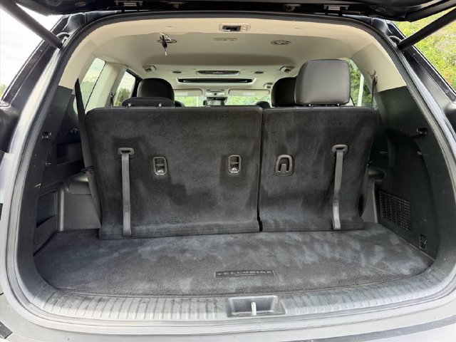 Used 2022 Black Kia EX image 31