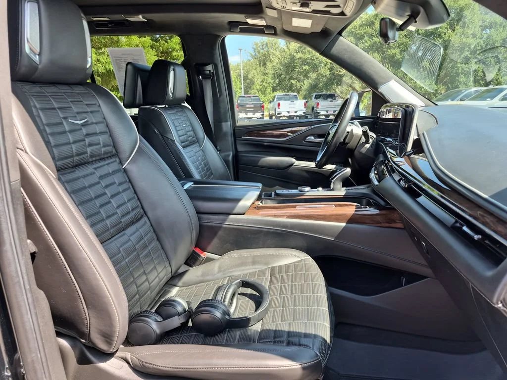 Used 2022 BLACK RAVEN Cadillac Premium Luxury Platinum image 42