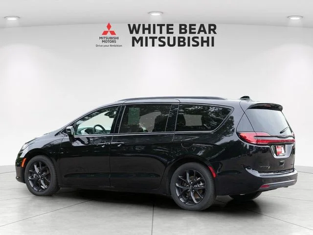 Used 2025 Diamond Black Chrysler Limited image 4