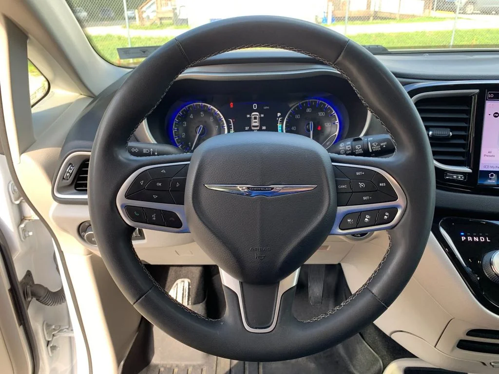 Used 2022 White Chrysler Touring L image 29