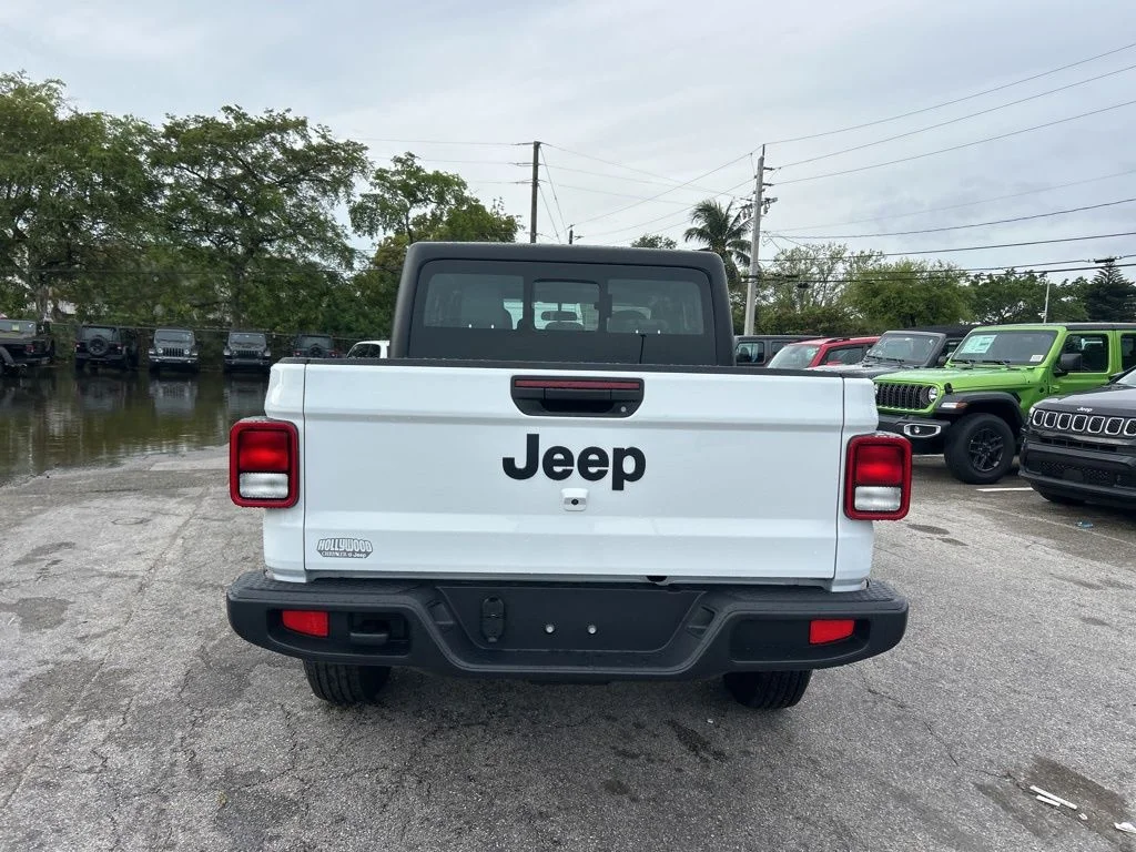 New 2026 Bright White Clear-Coat Exterior Paint Jeep Sport image 5