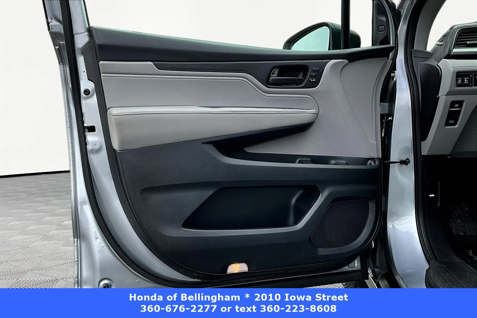 Used 2018 Lunar Silver Metallic Honda EX-L image 18