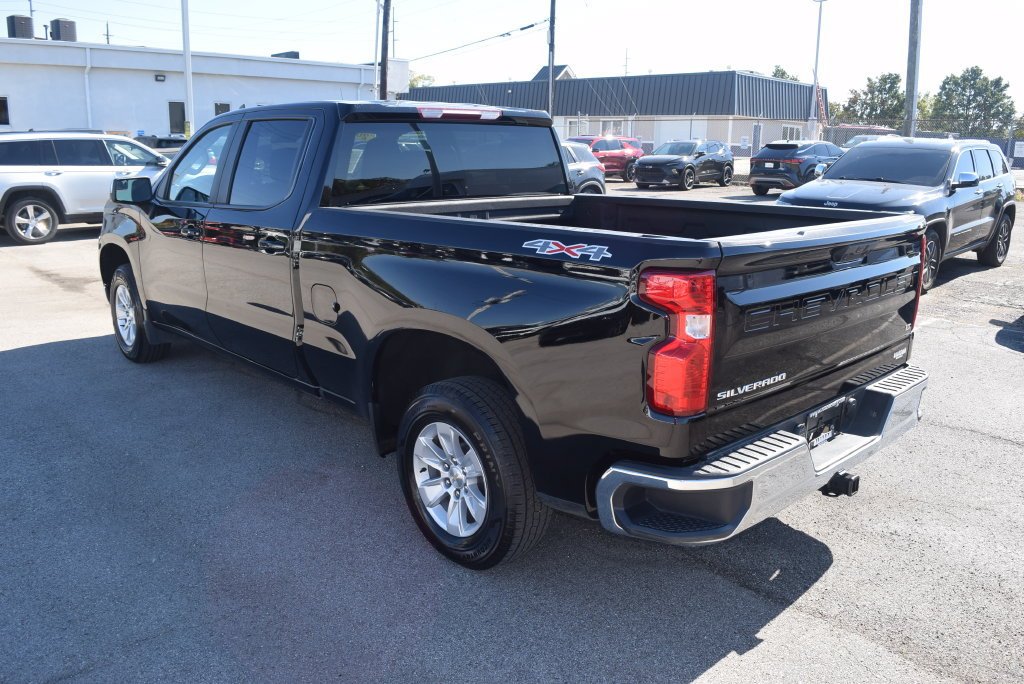 Used 2023 BLACK Chevrolet LT image 5