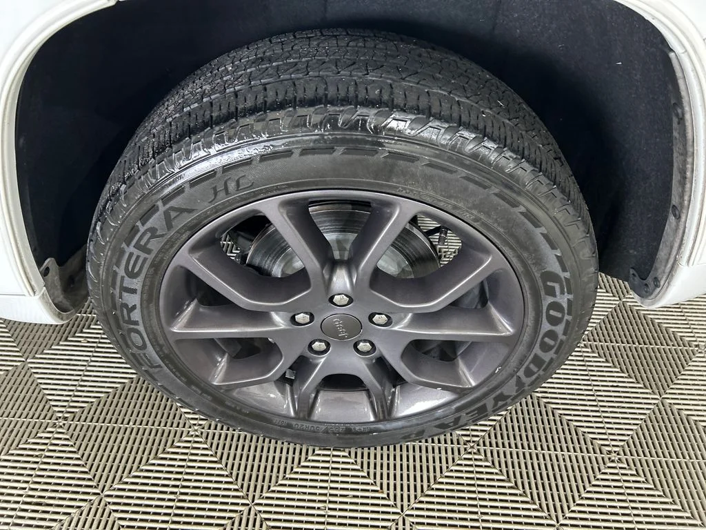 Used 2020 White Jeep Overland image 10