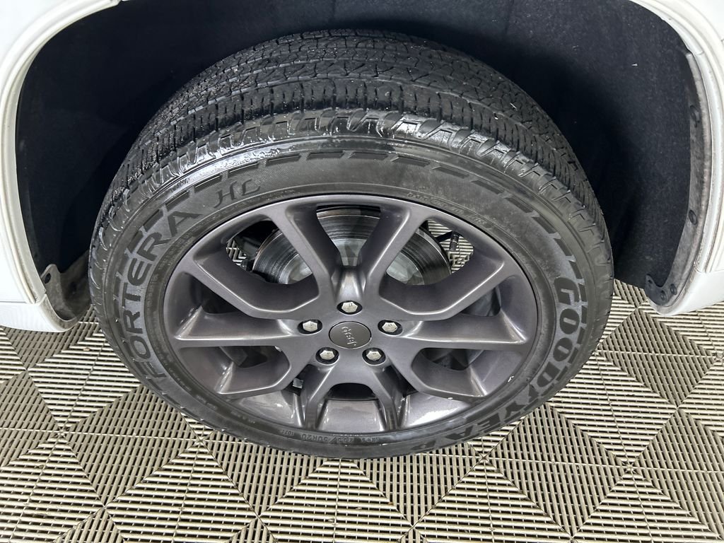 Used 2020 White Jeep Overland image 10