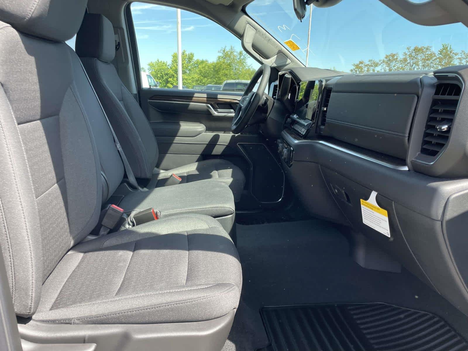 New 2026 Summit White Chevrolet LT (2FL) image 19