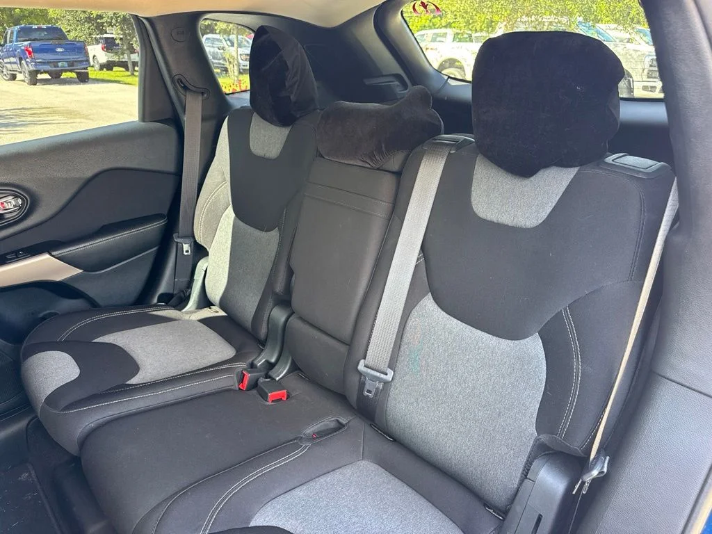 Used 2018 Patriot Blue Pearlcoat Jeep Latitude image 11