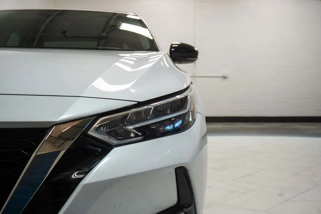Used 2022 White Nissan SR image 33