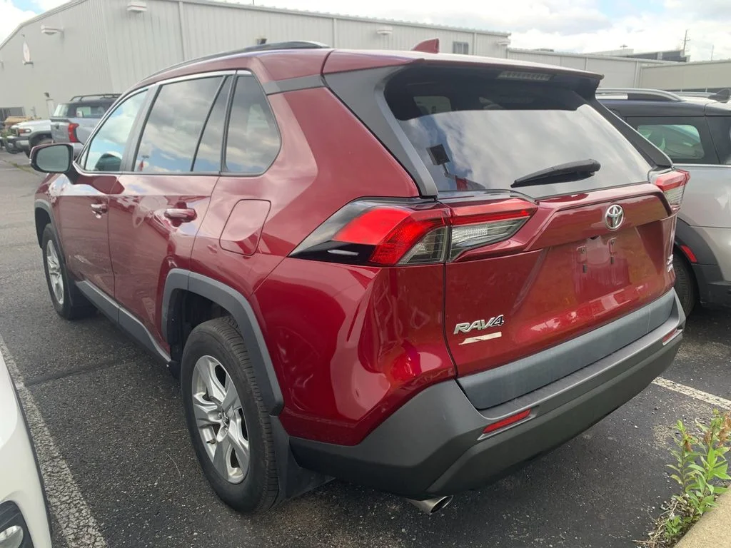 Used 2019 Red Toyota XLE image 4