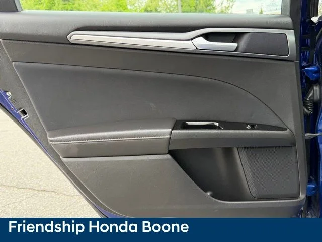 Used 2016 Blue Ford SE image 30