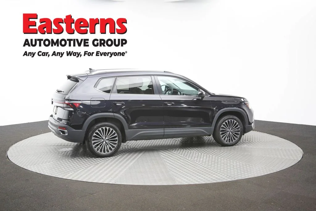 Used 2025 Black Volkswagen 1.5T SE image 38