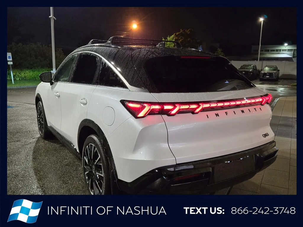 New 2027 2T RAD WHT INFINITI Autograph AWD image 12