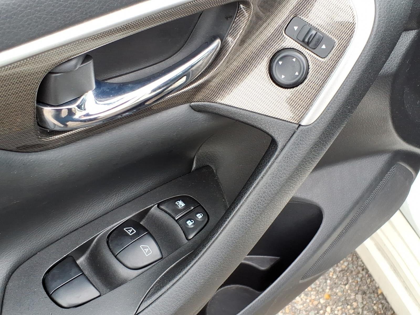Used 2015 Pearl White Nissan 2.5 SL image 13