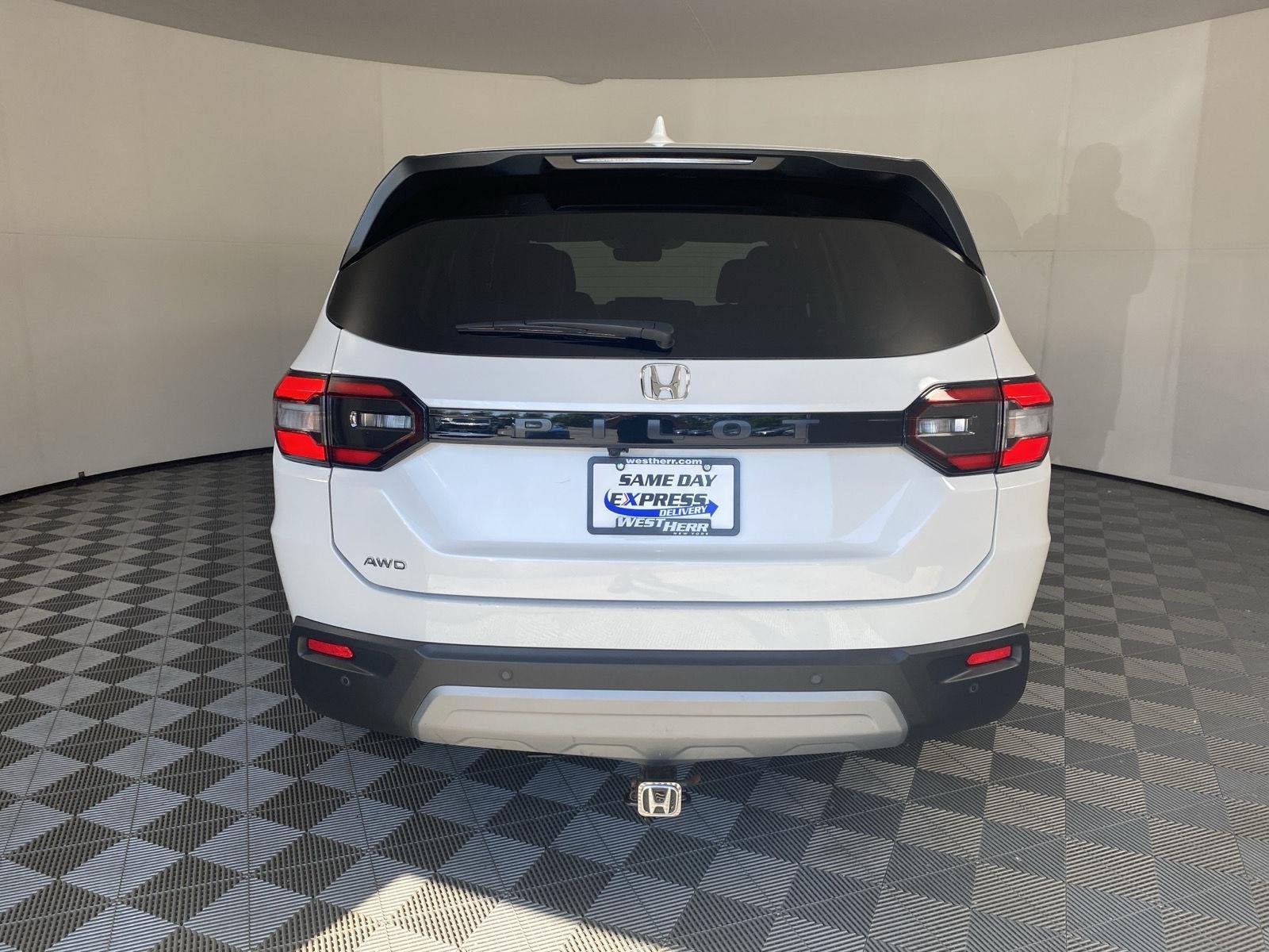 Used 2023 Platinum White Pearl Honda EX-L image 6